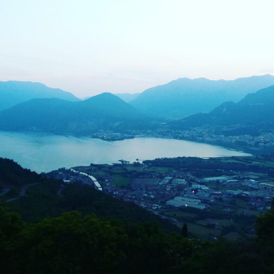 Agriturismo Alveare Sul Lago ピゾーニェ エクステリア 写真